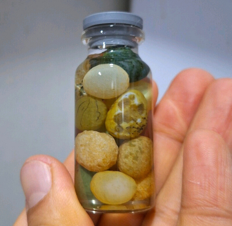 شیشه سنگ عقیق نقلی سایزبسیارریز