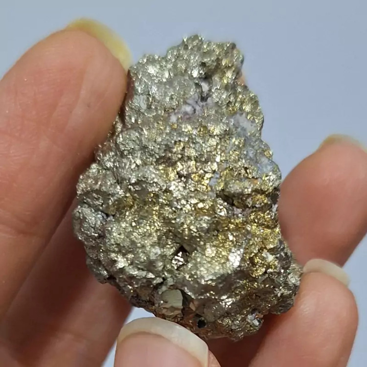 پیریت طلایی معدنی