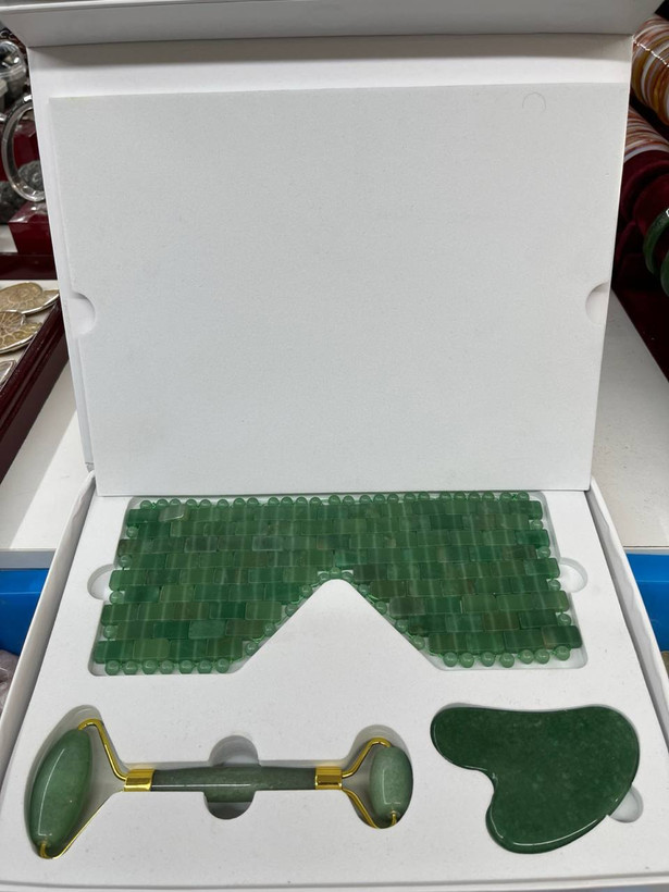 باکس مراقبت ازپوست وجوانساز چشم بندوماسازورسنگ اونتورین