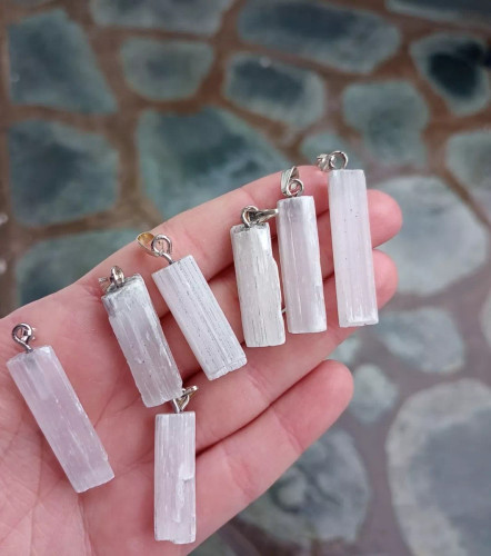 پلاک گردنی سنگ سلنیت