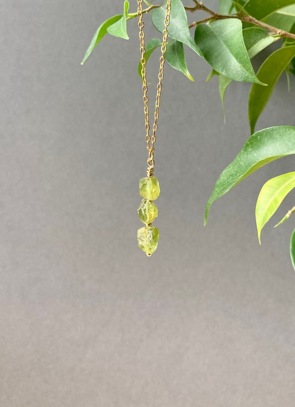 مشخصات قیمت وخریدگردنبندسنگ زبرجد