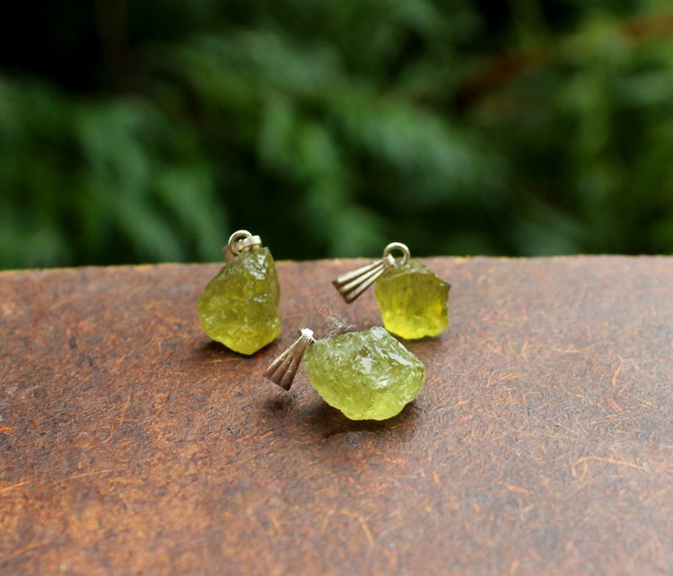 پلاک های سنگ راف طبیعی زبرجد