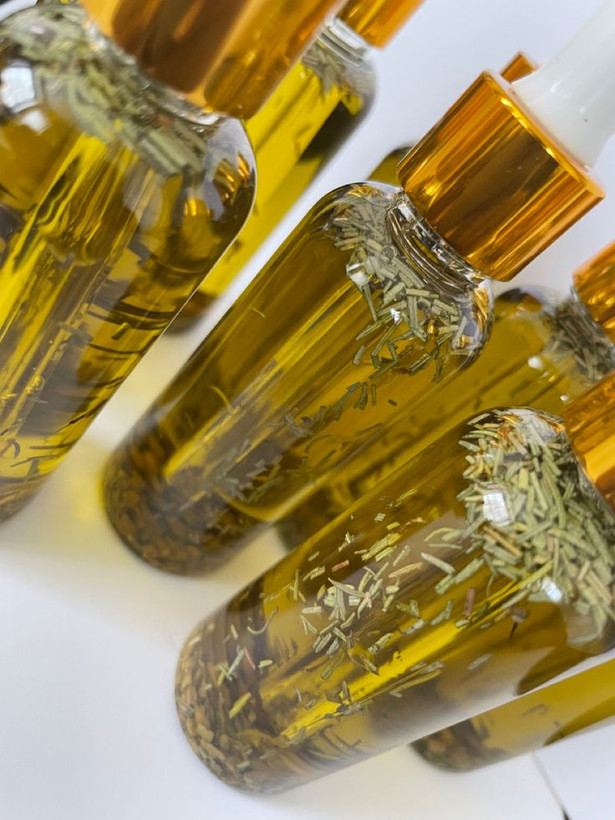 مشخصات قیمت وخریدروغن رزماری اصل وخالص