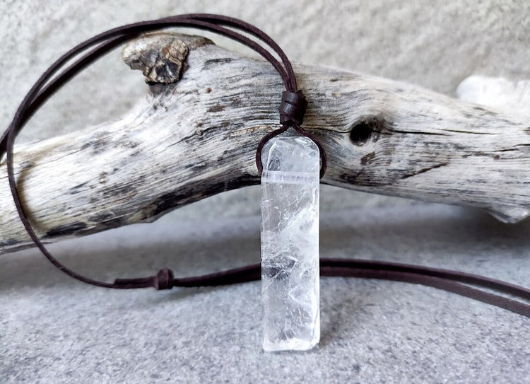 گردنبندسنگ کوارتزشفاف اصل ومعدنی