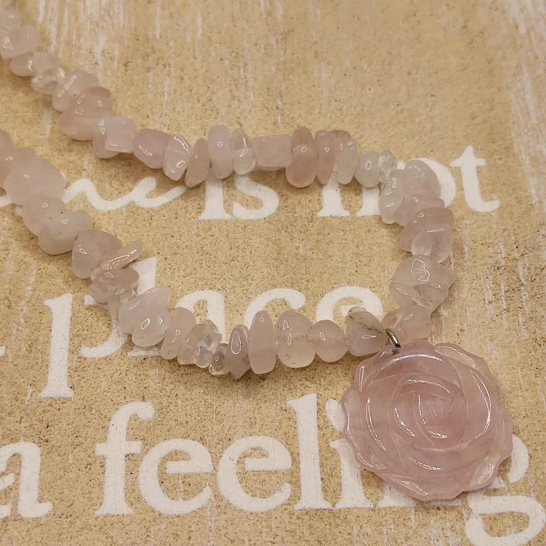 مشخصات قیمت وخریدگردنبندسنگ رزکوارتز