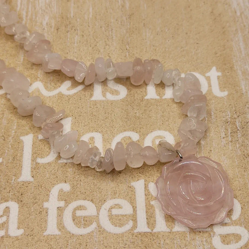 مشخصات قیمت وخریدگردنبندسنگ رزکوارتز