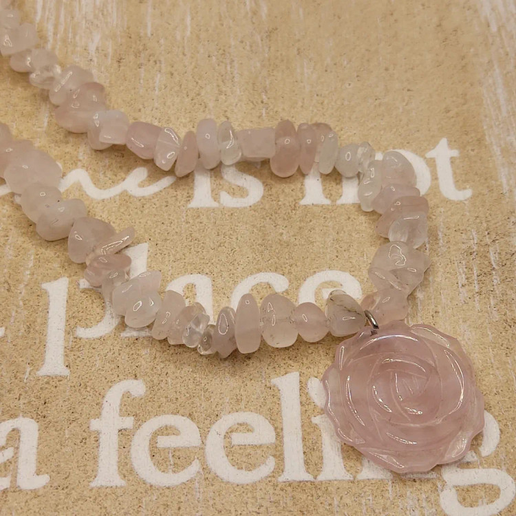 مشخصات قیمت وخریدگردنبندسنگ رزکوارتز