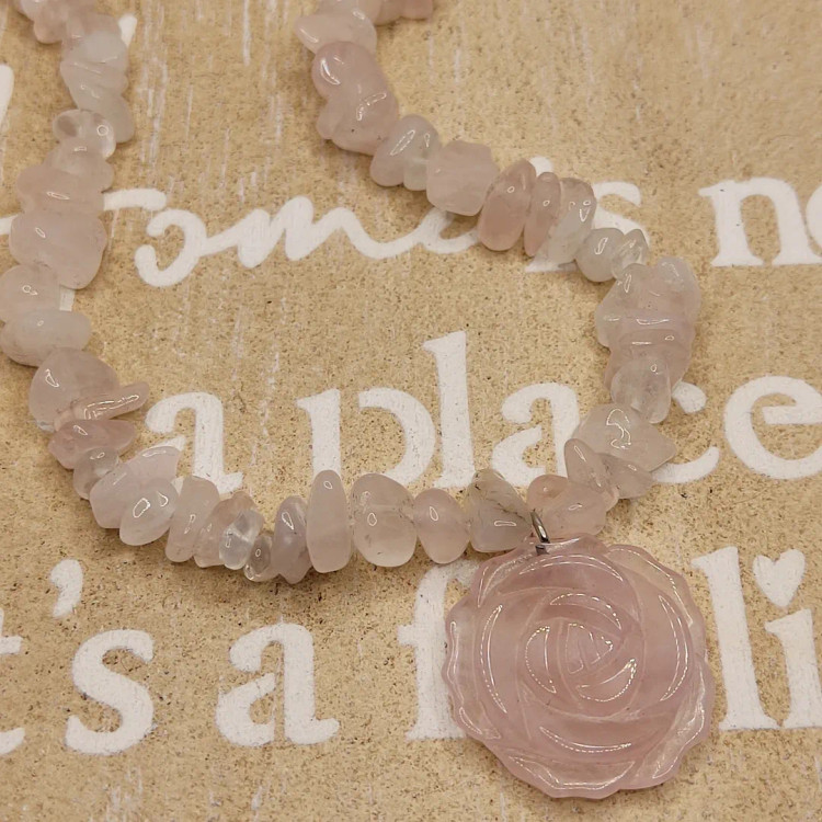 پلاک گردنی سنگ رزکوارتزسنگ عشق