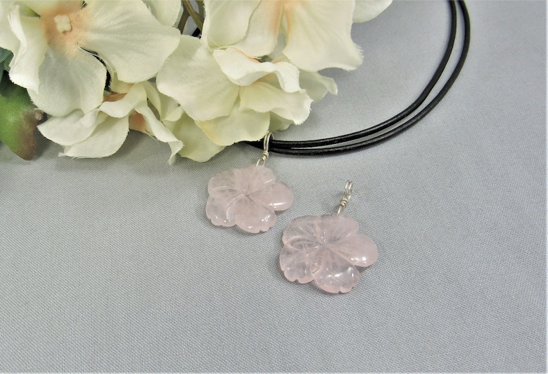 مدال گردنی رزکوارتز