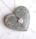 مشخصات قیمت وخریدگردنبندسنگ رزکوارتز