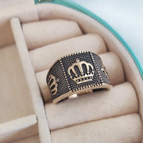 مشخصات قیمت وخرید انگشترمردانه طلاروس طرح تاج