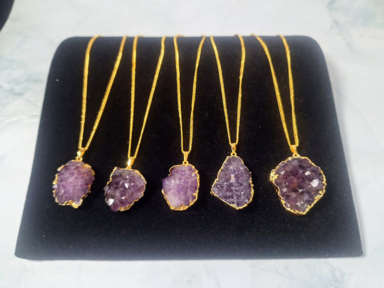 پلاک گردنی سنگ آمیتیست بلور پررنگ درجه۱