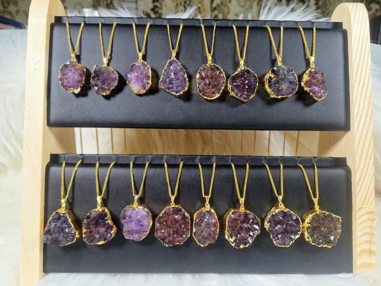 مشخصات قیمت وخریدگردنبندسنگ آمیتیست