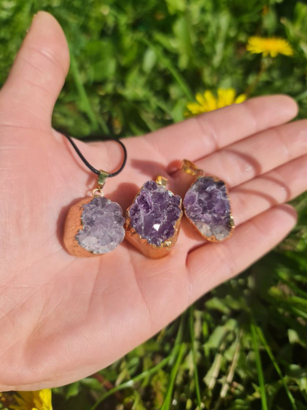 گردنبندهای راف سنگ آمیتیست بلور پررنگ درجه۱