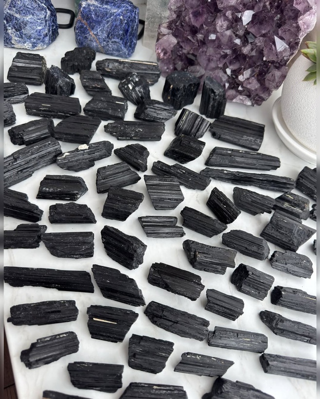 مشخصات قیمت وخرید سنگ تورمالین سیاه اصل